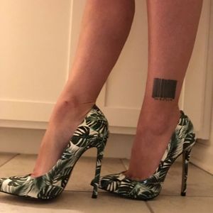 PALM TREE PRINT HEELS - SIZE 7